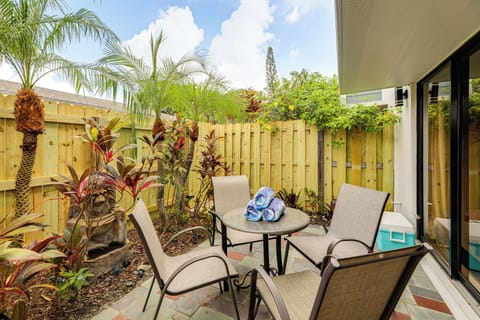 West Palm Beach Vacation Rental | 2BR | 2.5BA | 1,465 Sq Ft | Stairs Required