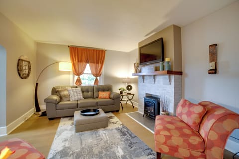 Pittsburgh Vacation Rental | 3BR | 1BA | 1,275 Sq Ft | Stairs Required to Enter