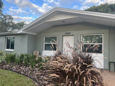 Coral reef cottage, coastal theme, Florida gulf vacation home, beach, parks, sun