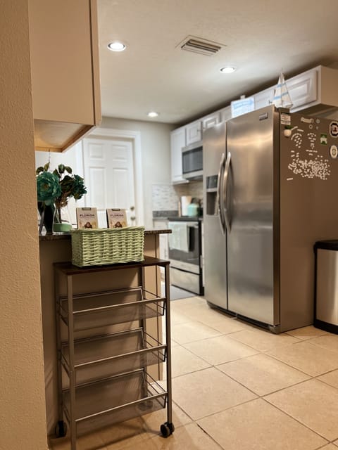 Coral reef cottage, coastal theme, Florida gulf vacation home, beach, parks, sun