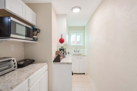 fully equip kitchenette *no stove****