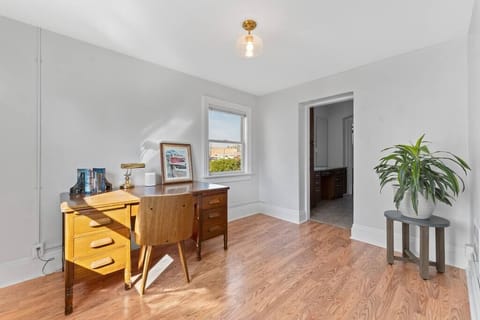 Chelan Chateau Office with full-sized sofa bed