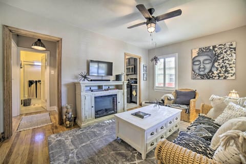 Living Room | Smart TV | Central A/C | Towels & Linens