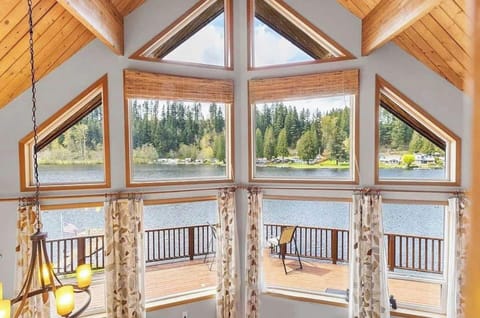 Step into a world where reality melts away! Here, you'll find the perfect escape, a tranquil haven where nature's beauty envelopes you.