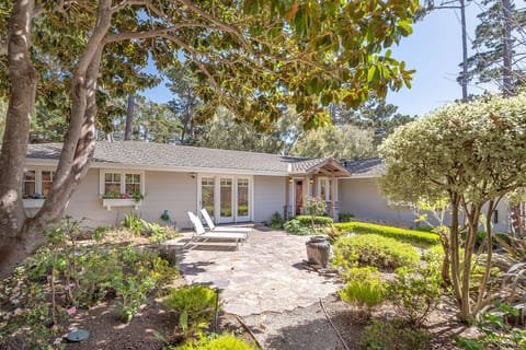 Welcome to "Molly's Cove"! In Prestigious Pebble Beach®