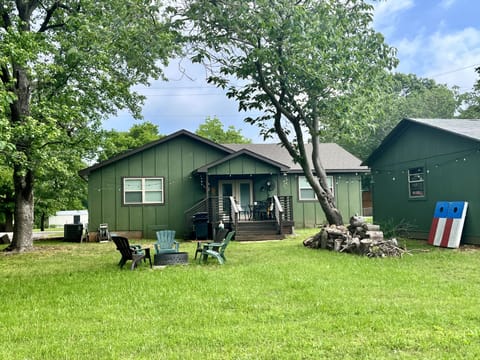 Spacious, all new, clean, large trees, fire pit, grill, watercraft parking