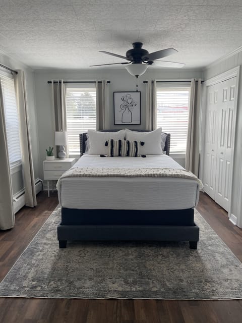 Bedroom with queen bed