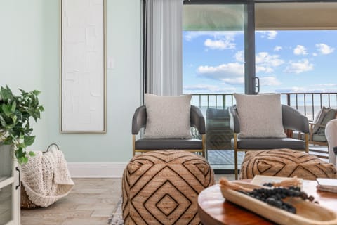 Coastal seating nook with ocean views (Villa 2)