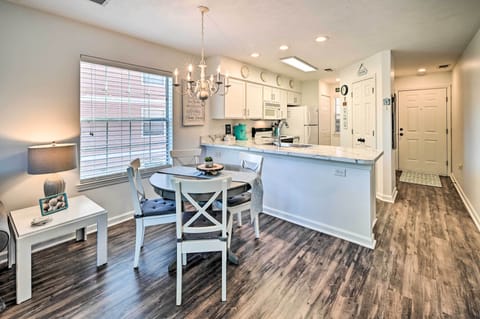 Dining Area | Central Air Conditioning