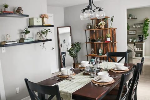 Dining Area good for Groups and have conversations