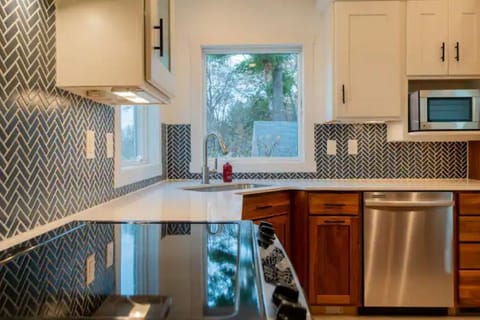 Range/oven, sink, dishwasher, microwave, and fridge