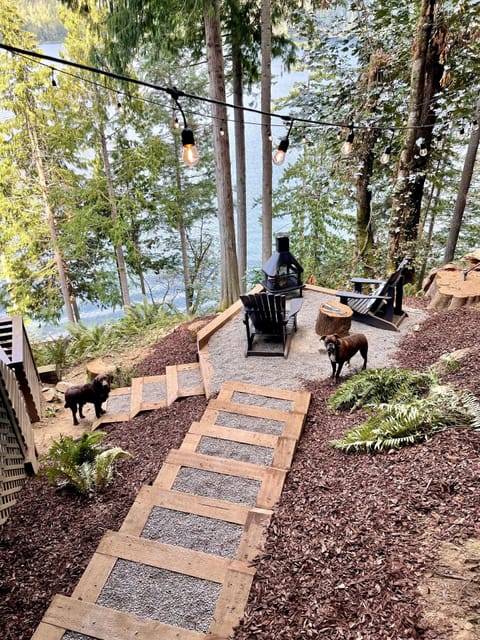 Platform fire pit overlooking the lake! Roast some s’mores, and enjoy the view! 