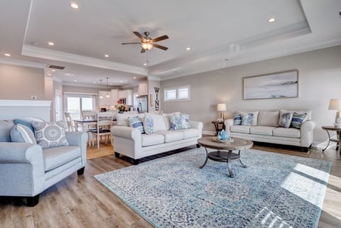 Spacious living area, great ocean views