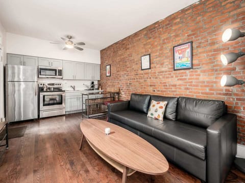 Welcome to Lil'Haus!  We are happy to have you as our guest!  New privacy curtain on front door.