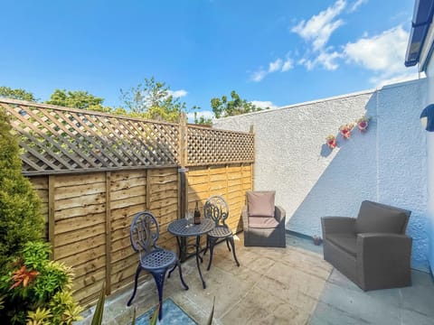 Peaceful sitting-out-area | The Honeypot, Padstow