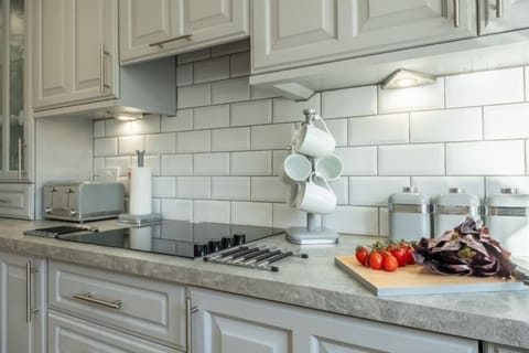 Ground floor: Preparing a bite to eat