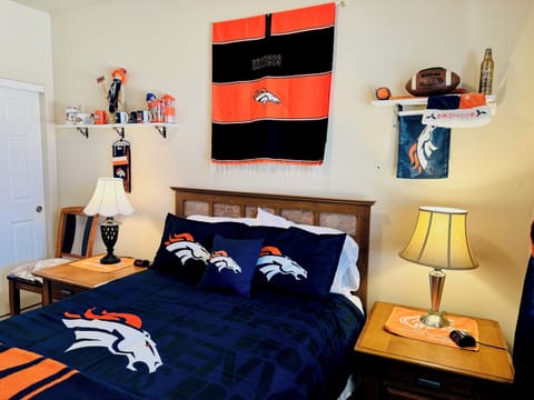 Orange Crush Room