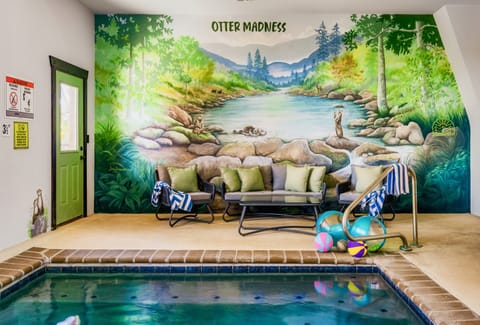 A private indoor heated pool awaits your enjoyment for year-round visits to Pigeon Forge.