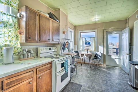 Hettinger Vacation Rental | 1BR | 1BA | Stairs Required | 500 Sq Ft