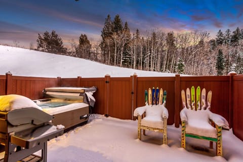 Hot Tub Vibes! Powder Paradise! 