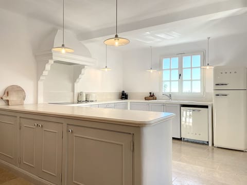 e70f06f9-df9d-4ce4-bff2-df19668e7a21