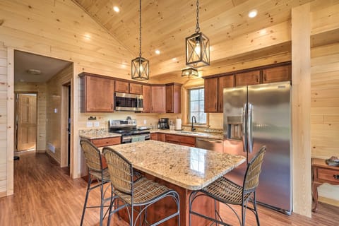 Kitchen | 1,150 Sq Ft | Free WiFi | Full Gourmet Kitchen | Walk to Loon Lake