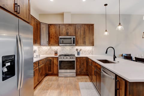 Stunning Fully Stocked Chefs Kitchen