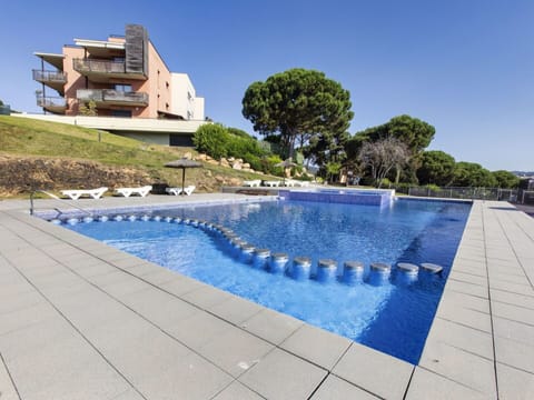 Water, Sky, Building, Plant, Swimming Pool, Azure, Tree, Outdoor Furniture, Urban Design, Leisure