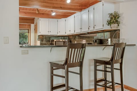 Kitchen Bar seating for 2