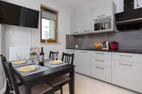 Fully equipped kitchenette.