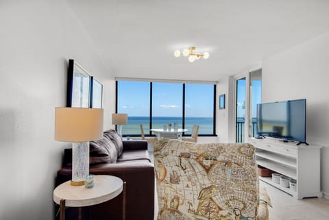 Incredible Bay Front! Bayside Inn 6770
