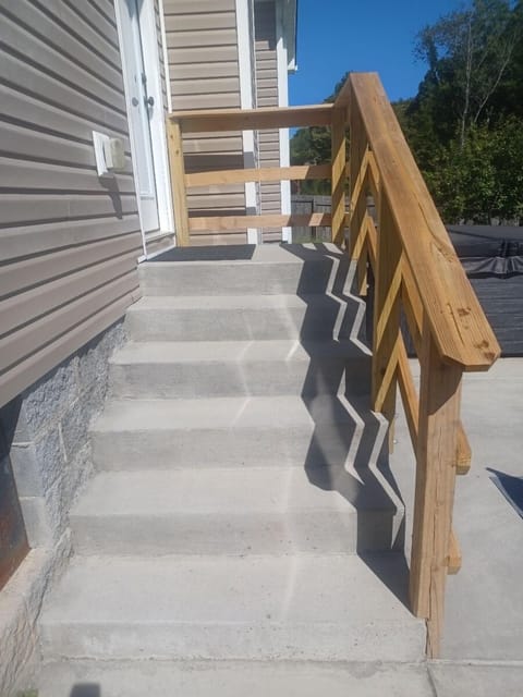 7 steps down to private yard. 