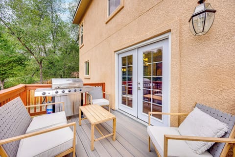 Colorado Springs Vacation Rental | 4BR | 3.5BA | 2,900 Sq Ft | Steps Required