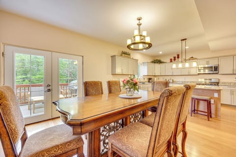 Dining Area | Main Level