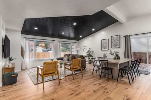 Living Room/ Dinning