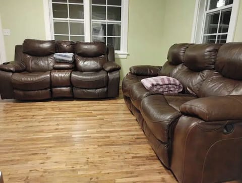 4 recliners,Echo,reading lamps,TV tables,60"TV,Netflix,sports,200channels