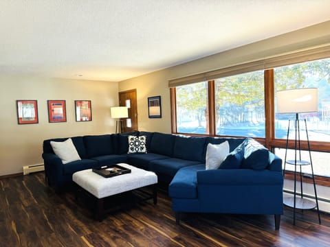 Spacious living room with seating for 8 and a smart TV