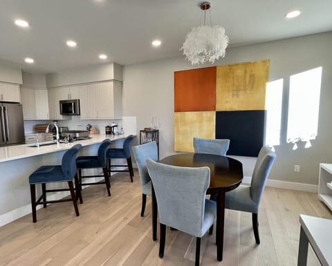 Dining Area & Bar Seating