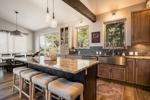 Get ready to make amazing meals in this fresh new kitchen