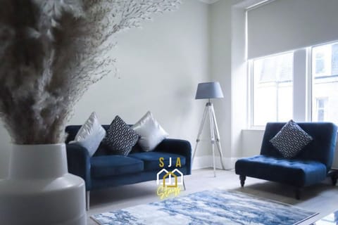 Living Room / Lounge