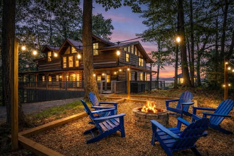 Amazing luxury cabin with views for days, fire pit-Please bring your own wood