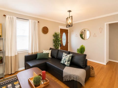 Huge 4BR historic townhouse by CozySuites