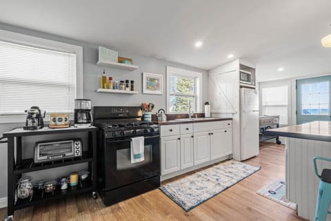 Fully equipped kitchen w/all your cooking necessities and more!