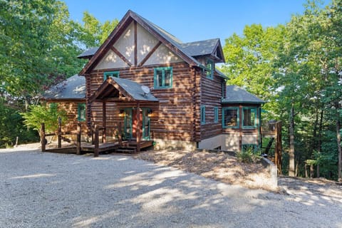 True log home with 3 floors, over 3500 sq.ft.