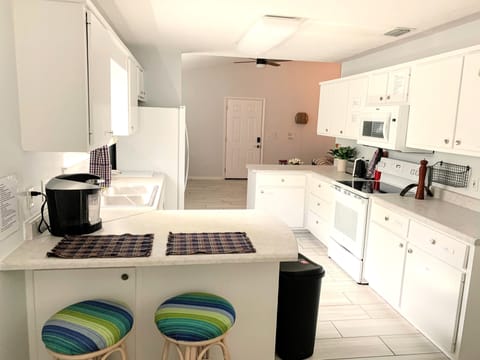 Fully Furnished Kitchen 