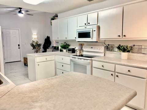 Fully Furnished Kitchen 