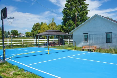 Bloomington Vacation Rental | 4BR | 2BA | Step-Free Access | 1,975 Sq Ft