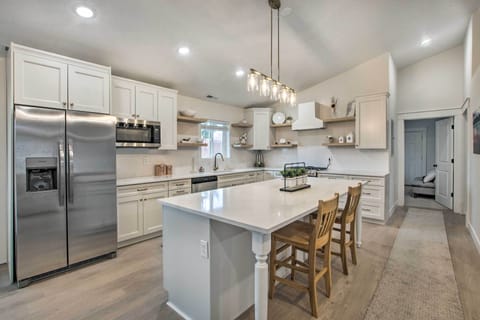 Kitchen | Blender | Coffee Maker | Crockpot | Cooking Basics Provided