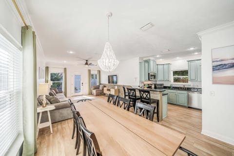 large dining area with an extra  4 seats at the bar !