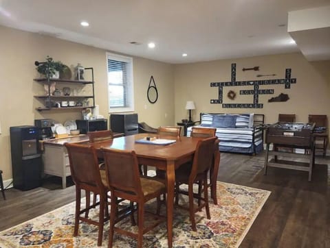 Come visit the Bluegrass and enjoy our beautiful 950 sq ft farm stay.